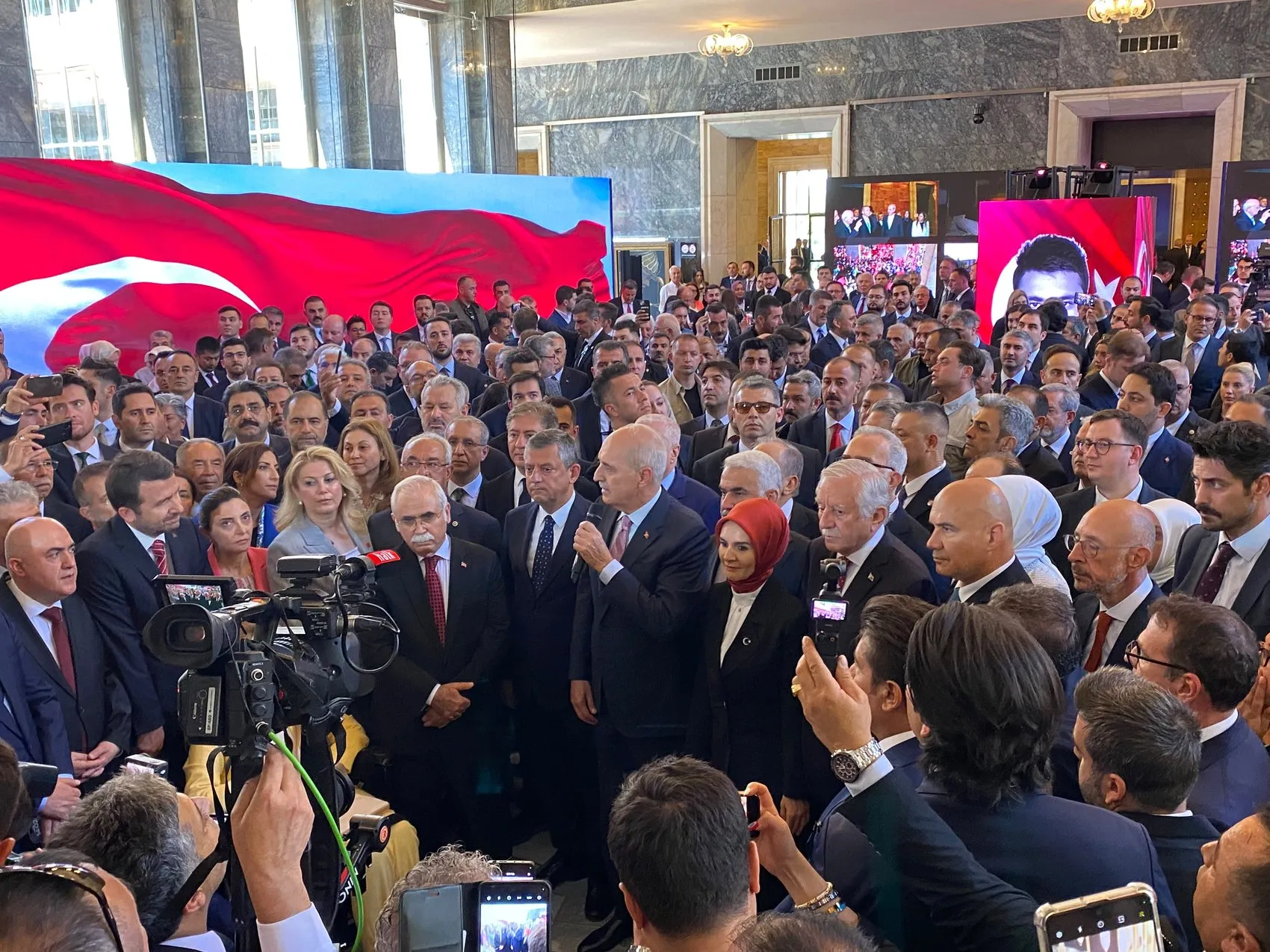 Meclis 15 Temmuz’un onuncu yılında birlik mesajı verdi