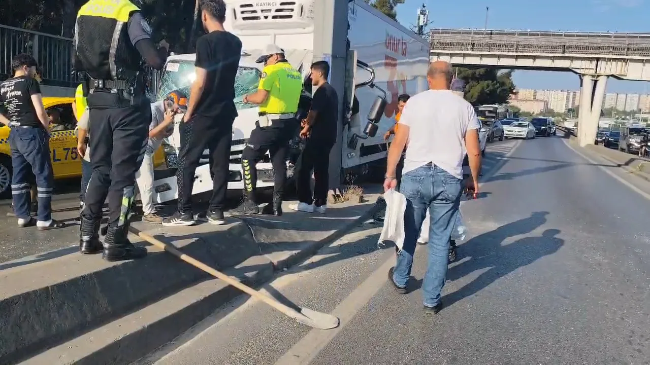 Bahçelievler D-100 trafiğini durduran kaza