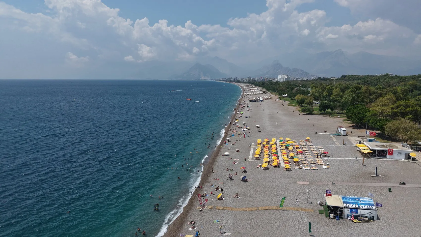 Antalya kavurucu sıcaklardan sonra nefes aldı