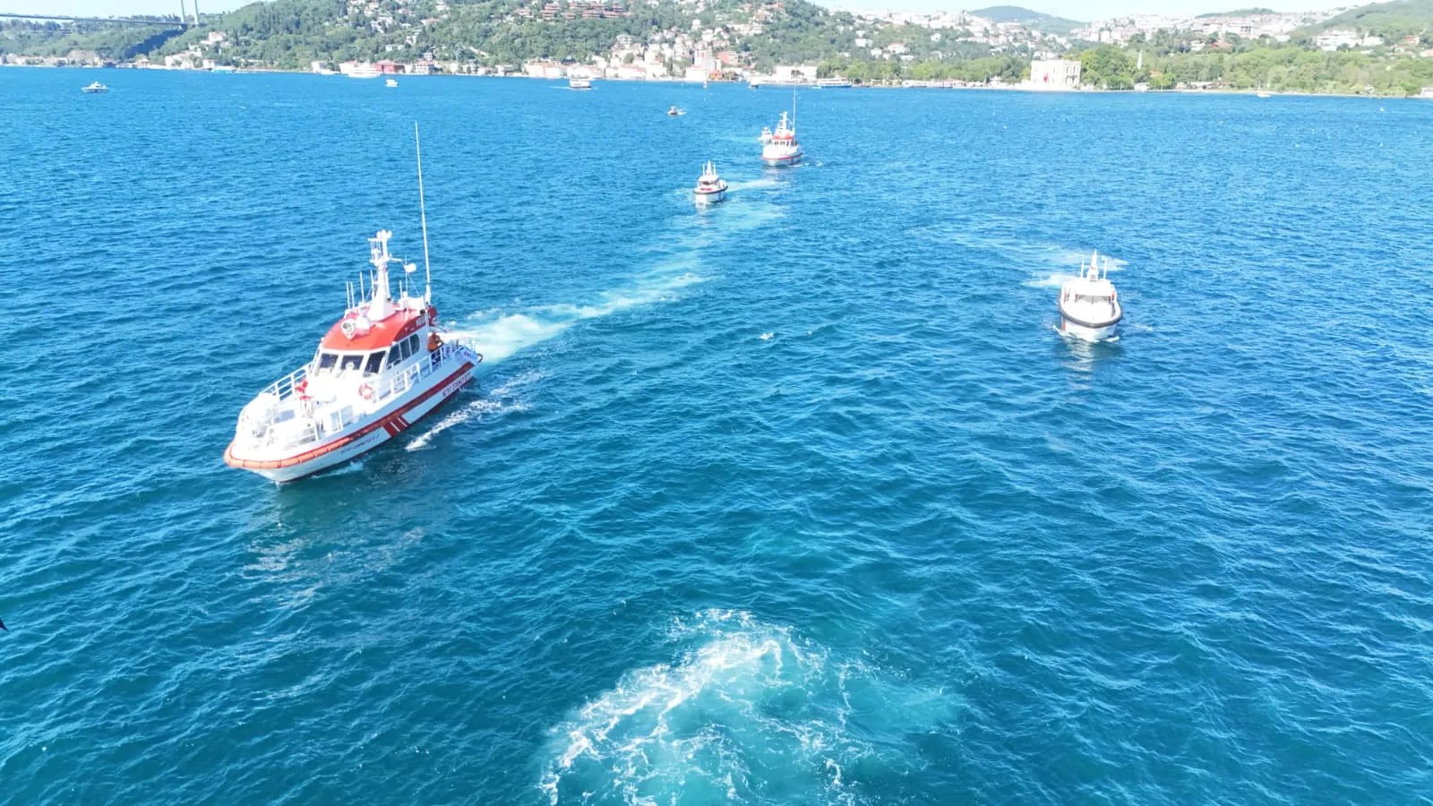 Boğazda şehitler anısına 253 tekneyle dev kortej