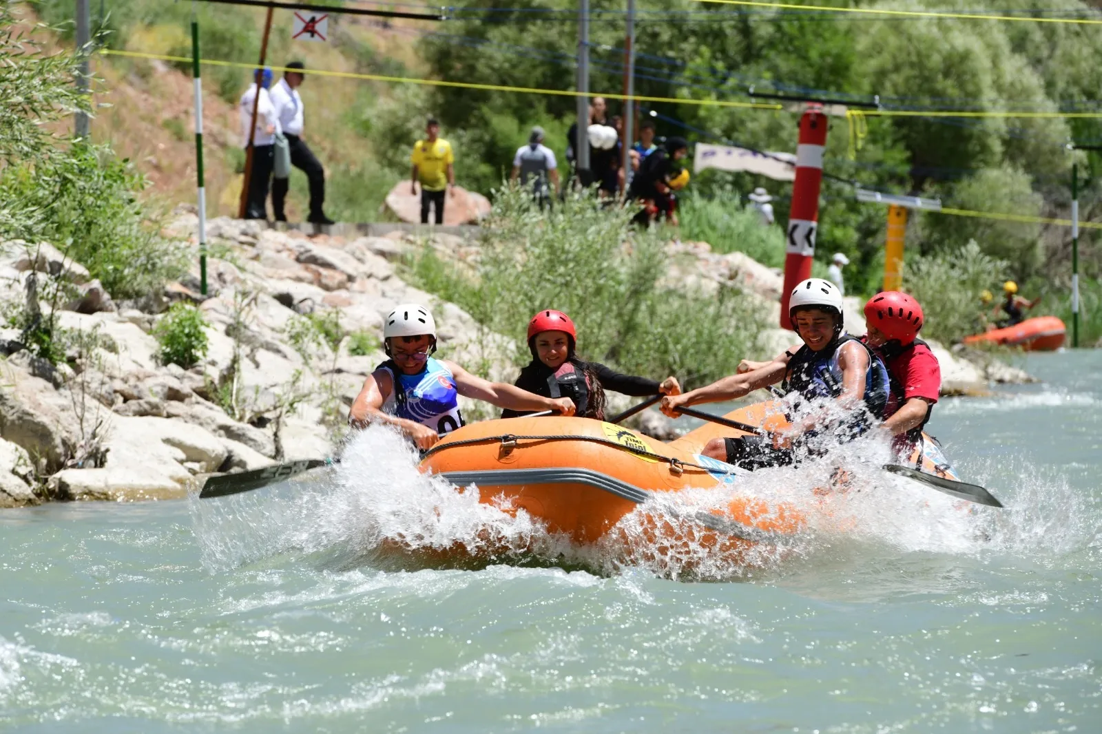 Botan Çayı Rafting Şampiyonası için 180 sporcuyu ağırlıyor