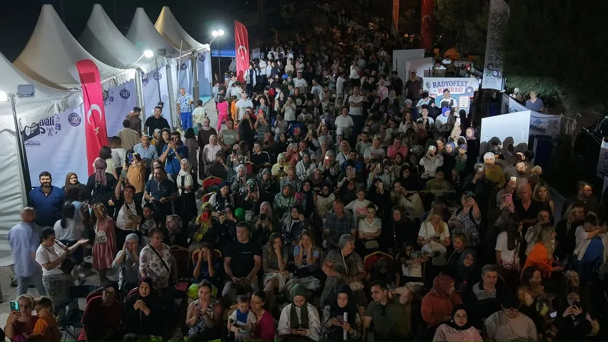 Arnavutköy sahili radyo yıldızlarını ağırladı