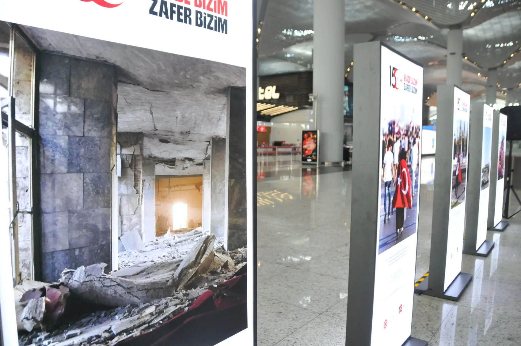 15 Temmuz'un izleri havalimanlarına taşındı