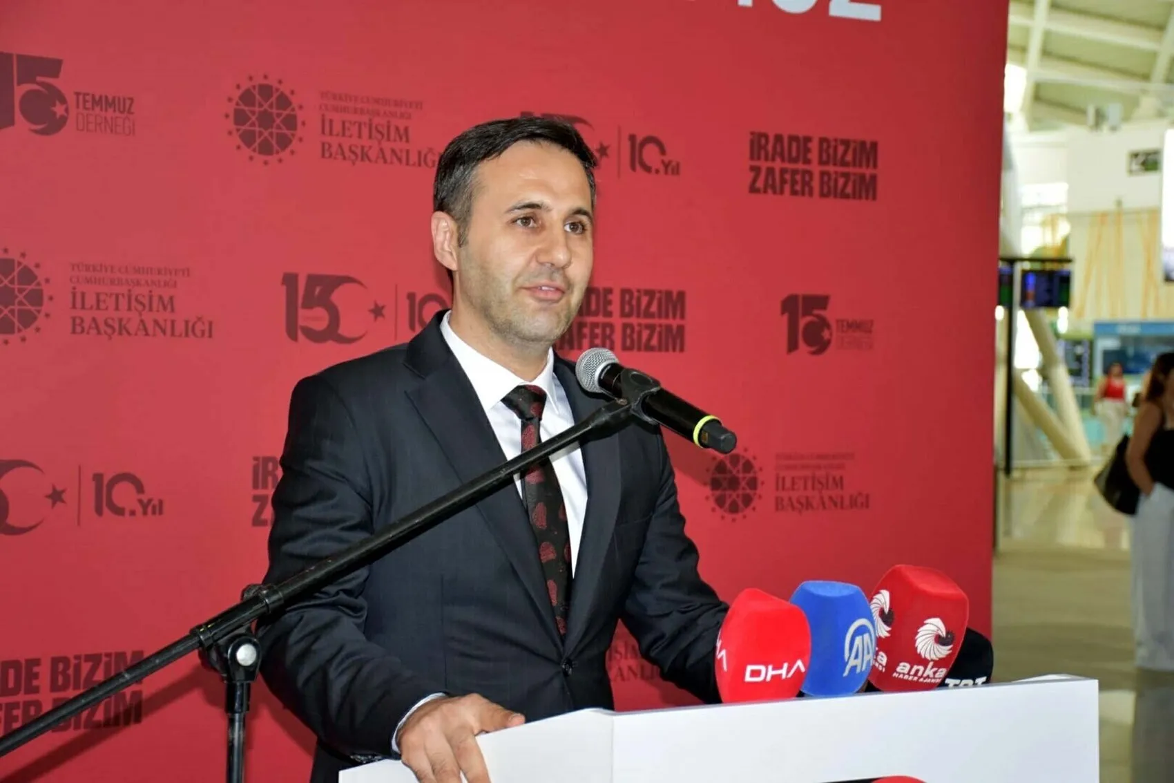 İzmir Havalimanı'nda 15 Temmuz'un izleri sergileniyor