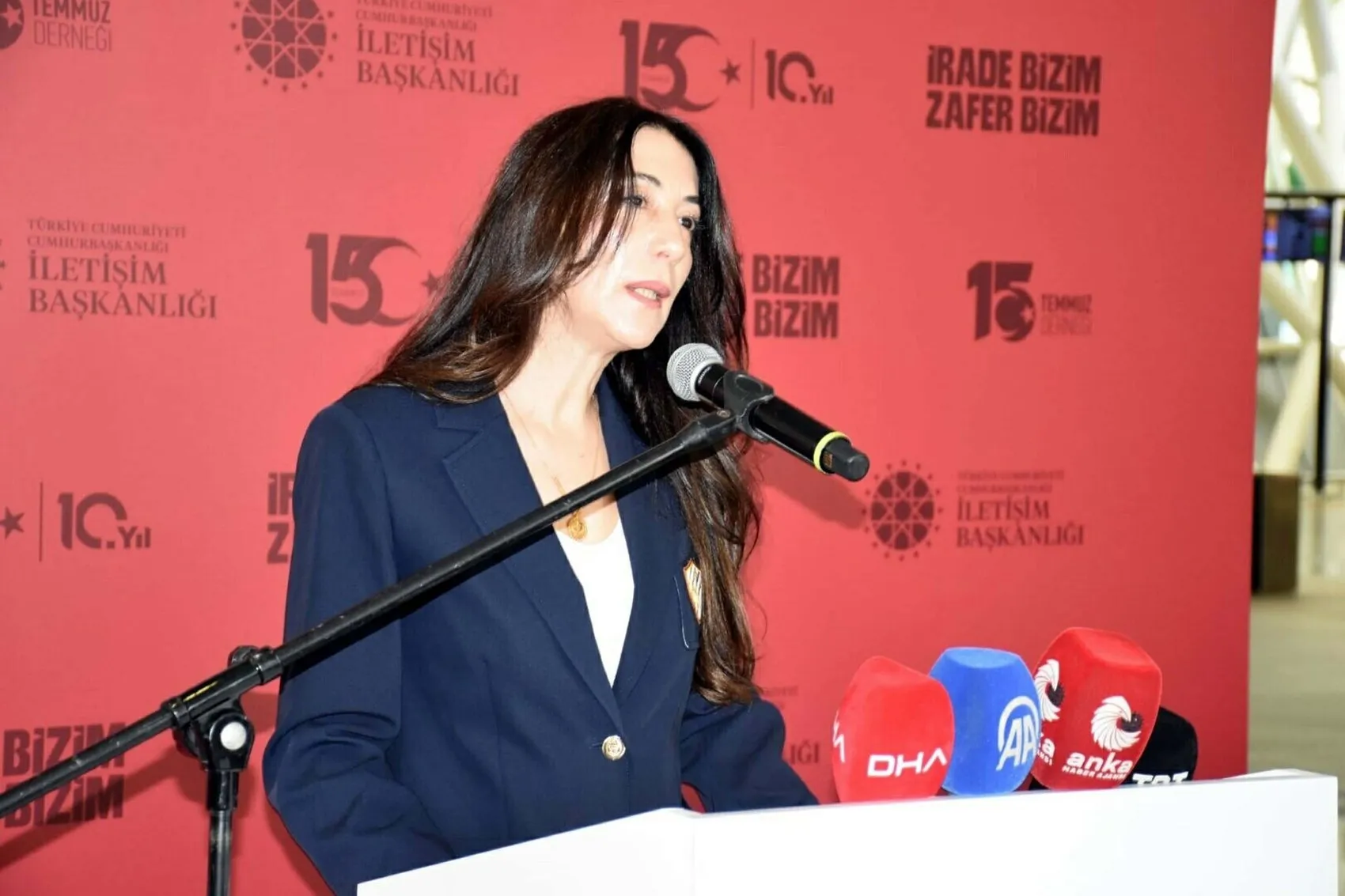İzmir Havalimanı'nda 15 Temmuz'un izleri sergileniyor