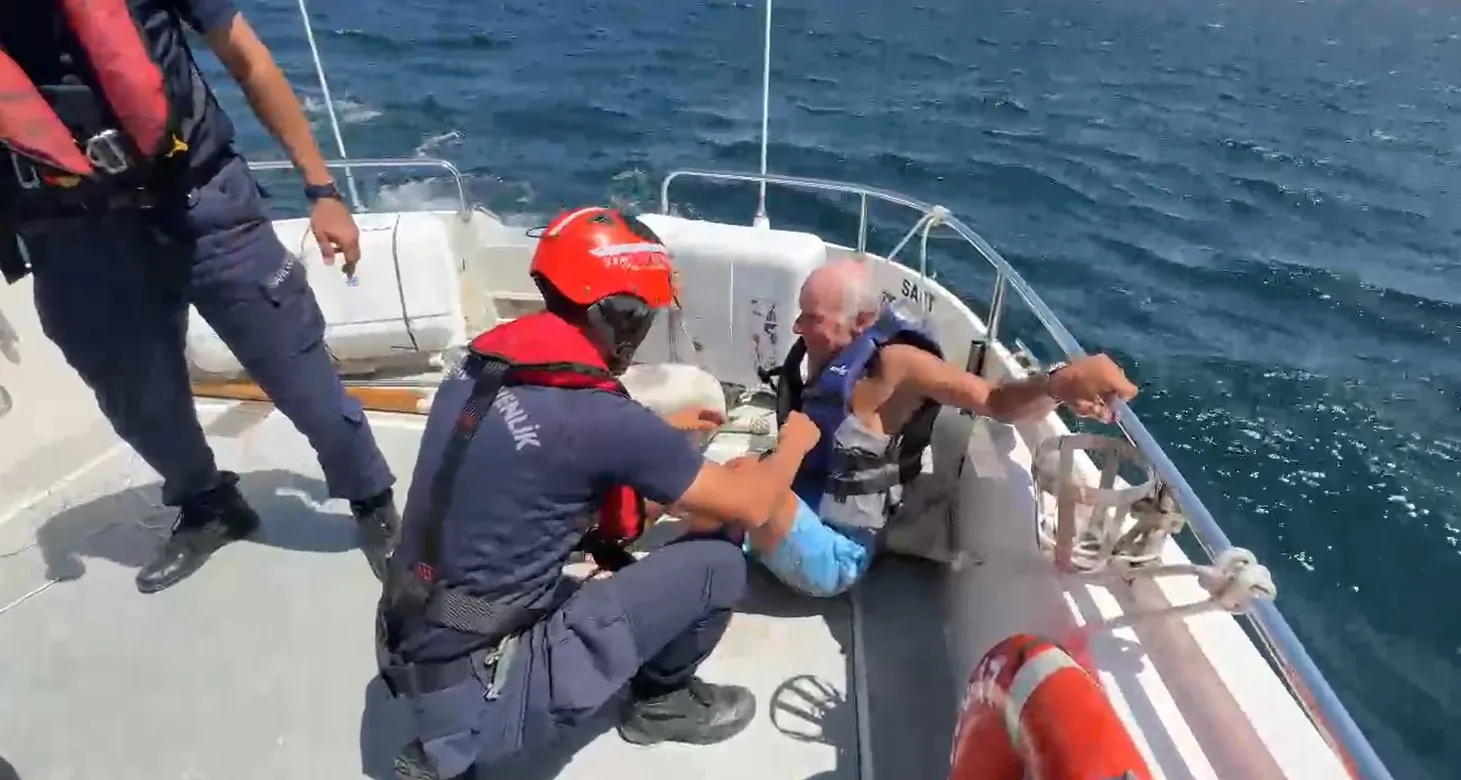 Çınarcık açıklarında alabora olan tekne korku dolu anlar yaşattı