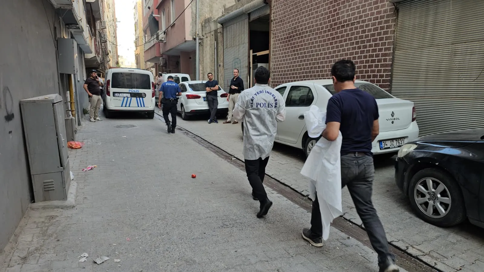 Şanlıurfa'da komşularının kokudan fark ettiği kadın evinde ölü bulundu