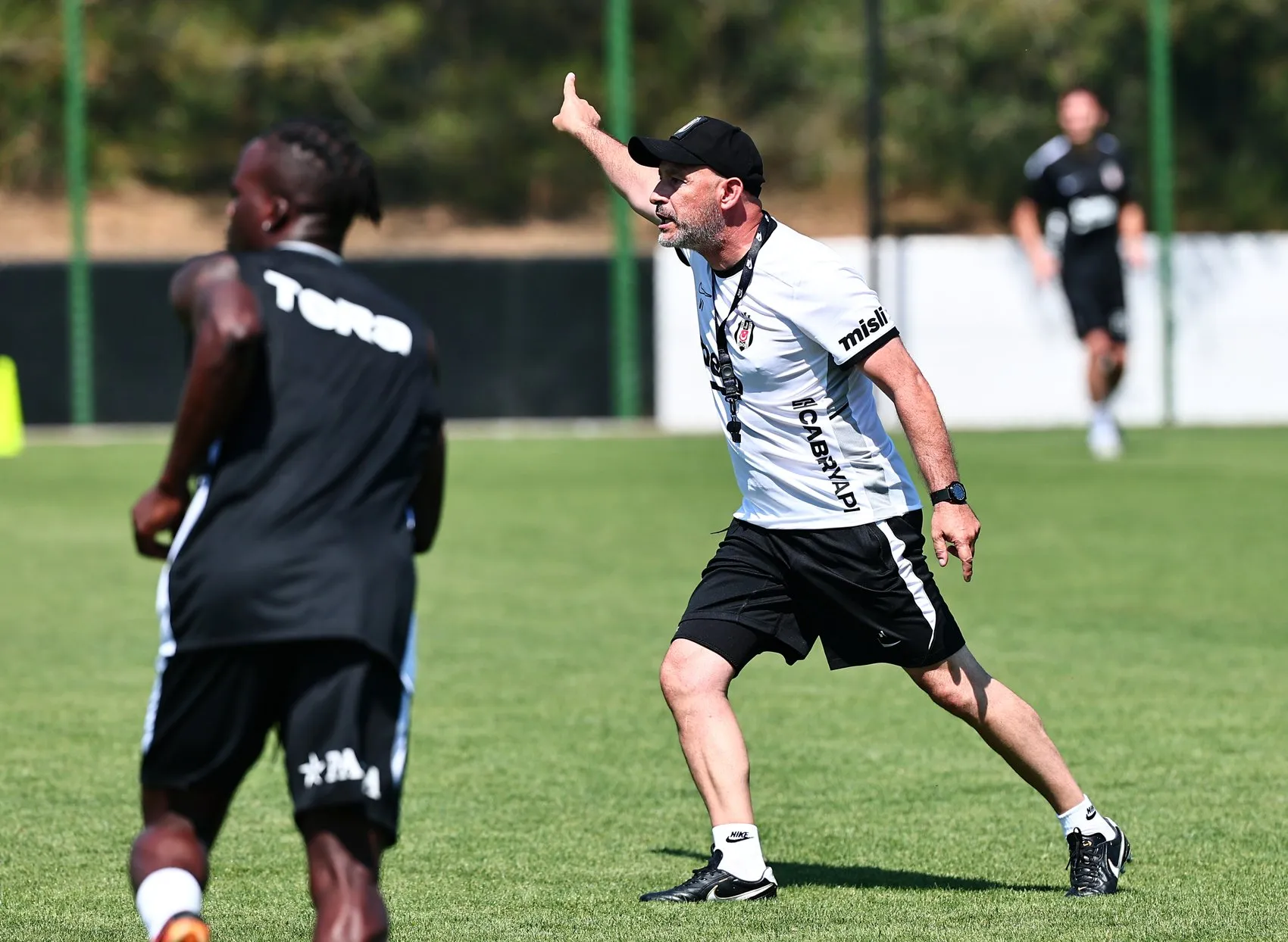 Beşiktaş Avrupa kampı için yola çıkıyor