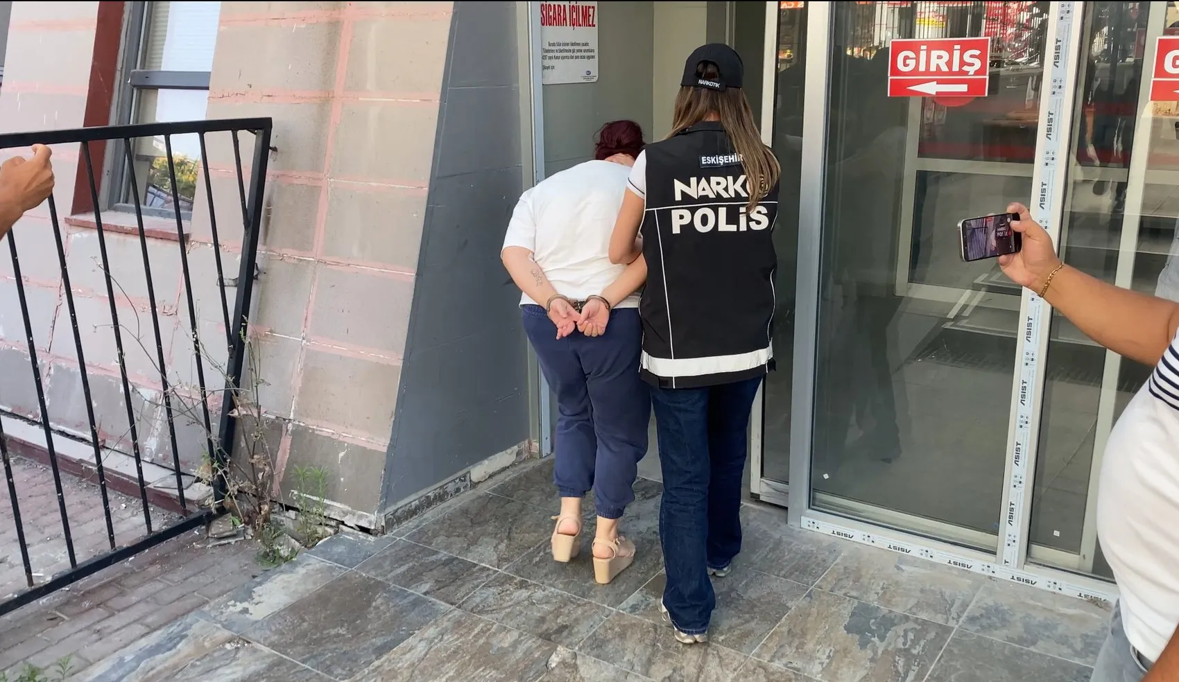 Eskişehir’de yakalanan kadının midesinden uyuşturucu çıktı