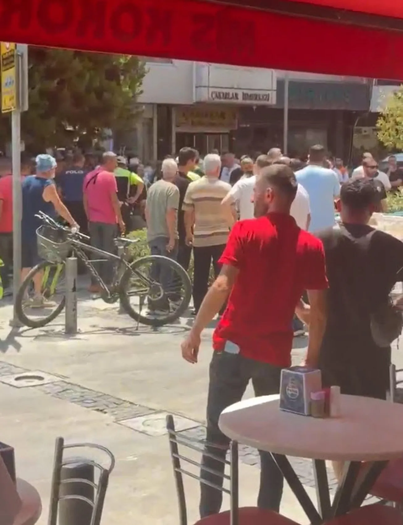 Konak’ta sokak ortasında silahlı hesaplaşma