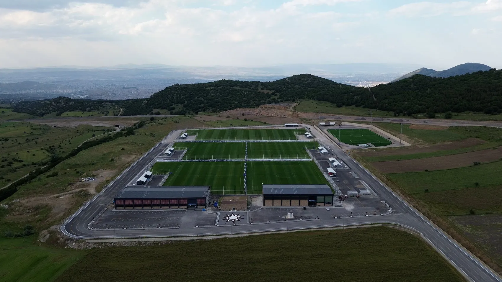 Erciyes zirvesi futbol takımlarının yeni kamp merkezi oldu