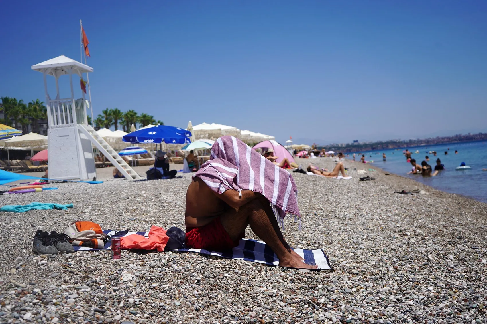 Antalya kavurucu sıcaklarla imtihan veriyor