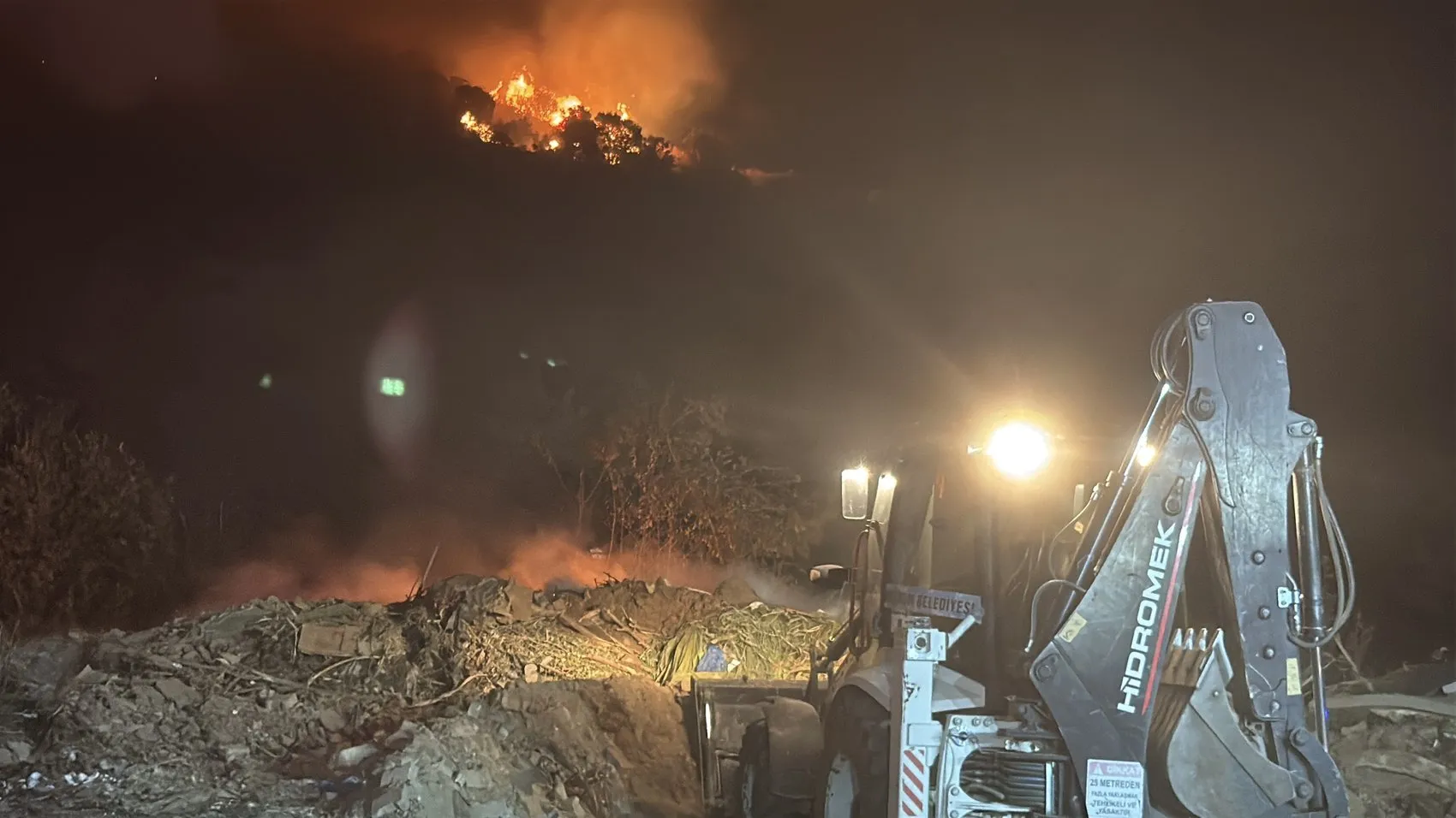 Bodrum’da gece saatlerinde otluk alanda yangın paniği