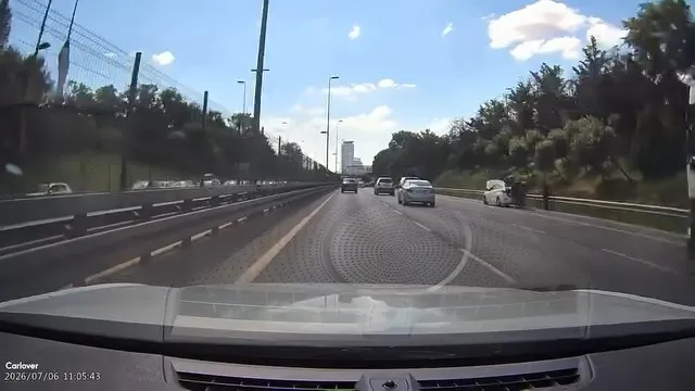 Üsküdar’da emniyet şeridi kazası kamerada