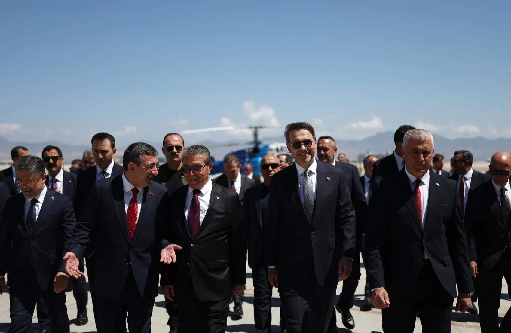 Bakan Bayraktar kritik temaslar için Lefkoşa’ya gitti