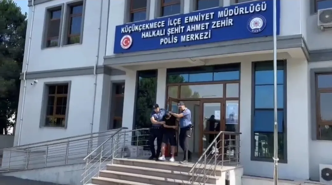 Küçükçekmece’de kuyumcuyu sahte altınla ikinci kez soymaya kalktılar