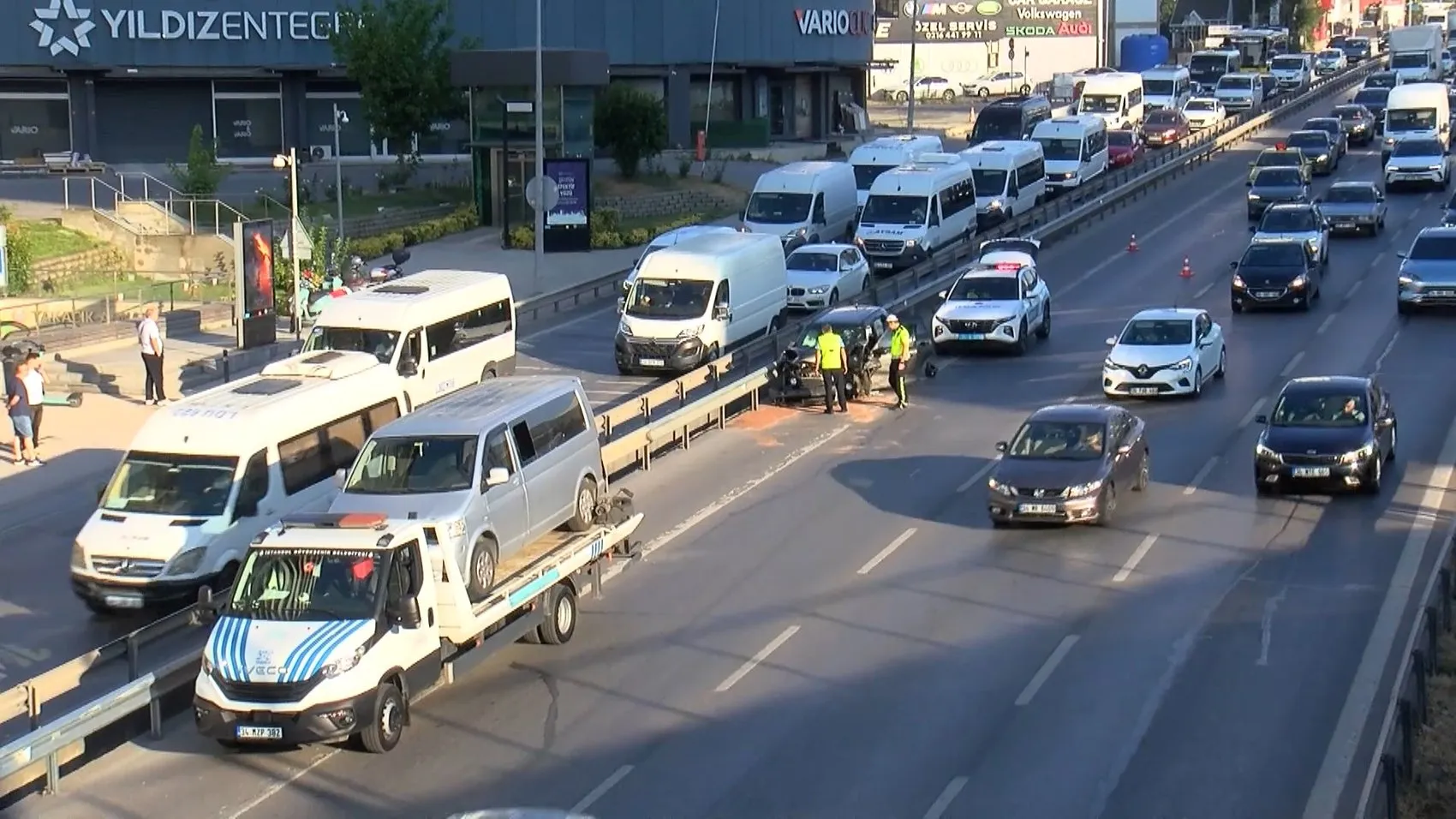 Pendik D-100 trafiğini felç eden zincirleme kaza