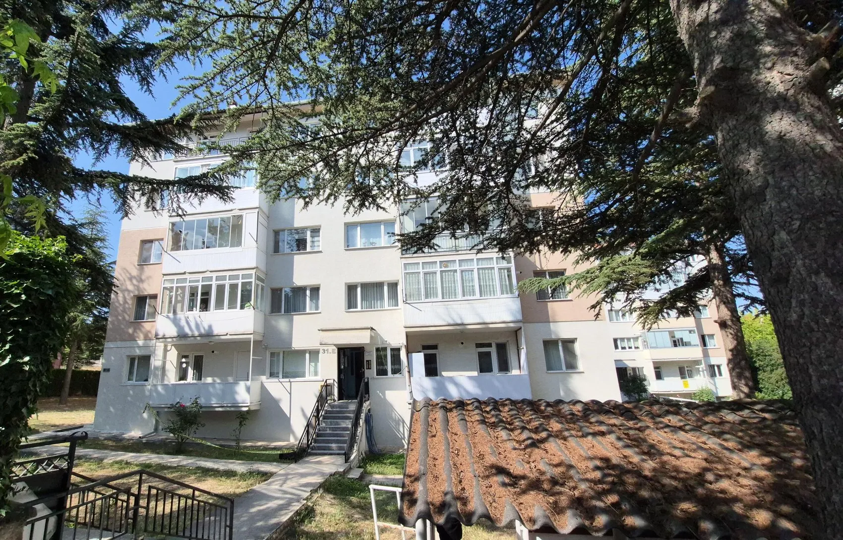 Eskişehir’de 89 yaşındaki kadın dördüncü kattan düşerek hayatını kaybetti