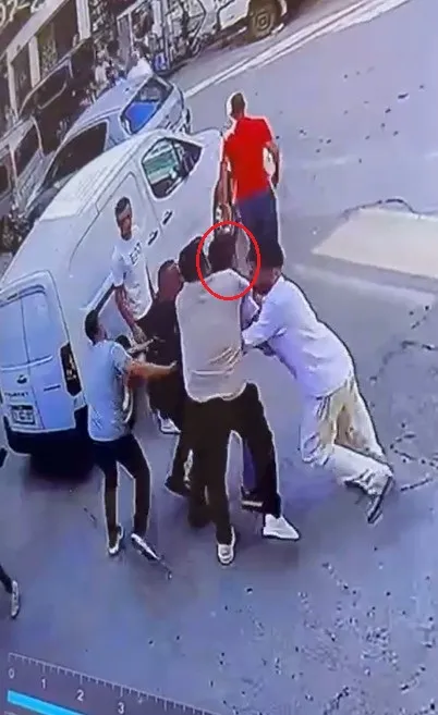 Bursa'da sokak ortasında silahlı hesaplaşma kameraya yansıdı