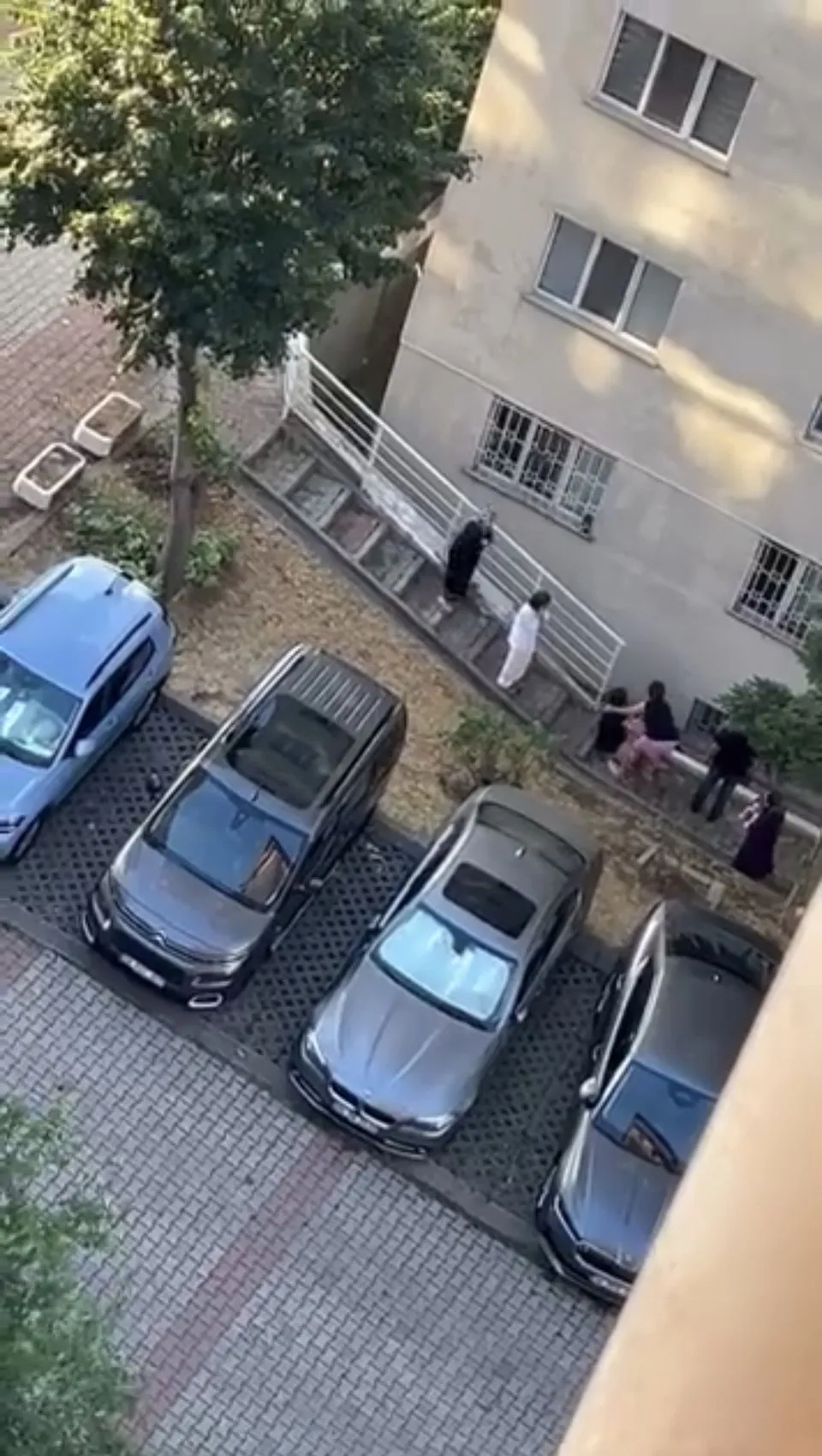 Kağıthane'de 9'uncu kattan düşen bebek hayatını kaybetti