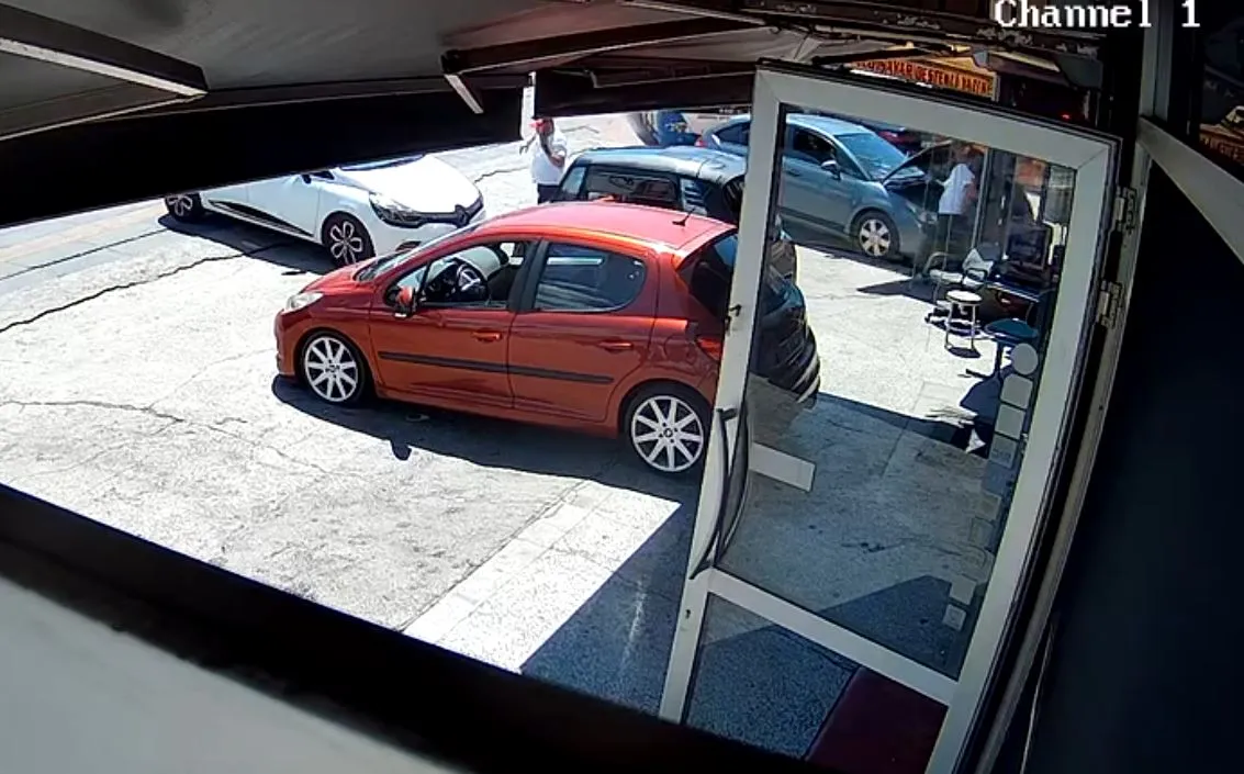 Mamak'ta otobüs kazası dehşeti kamerada