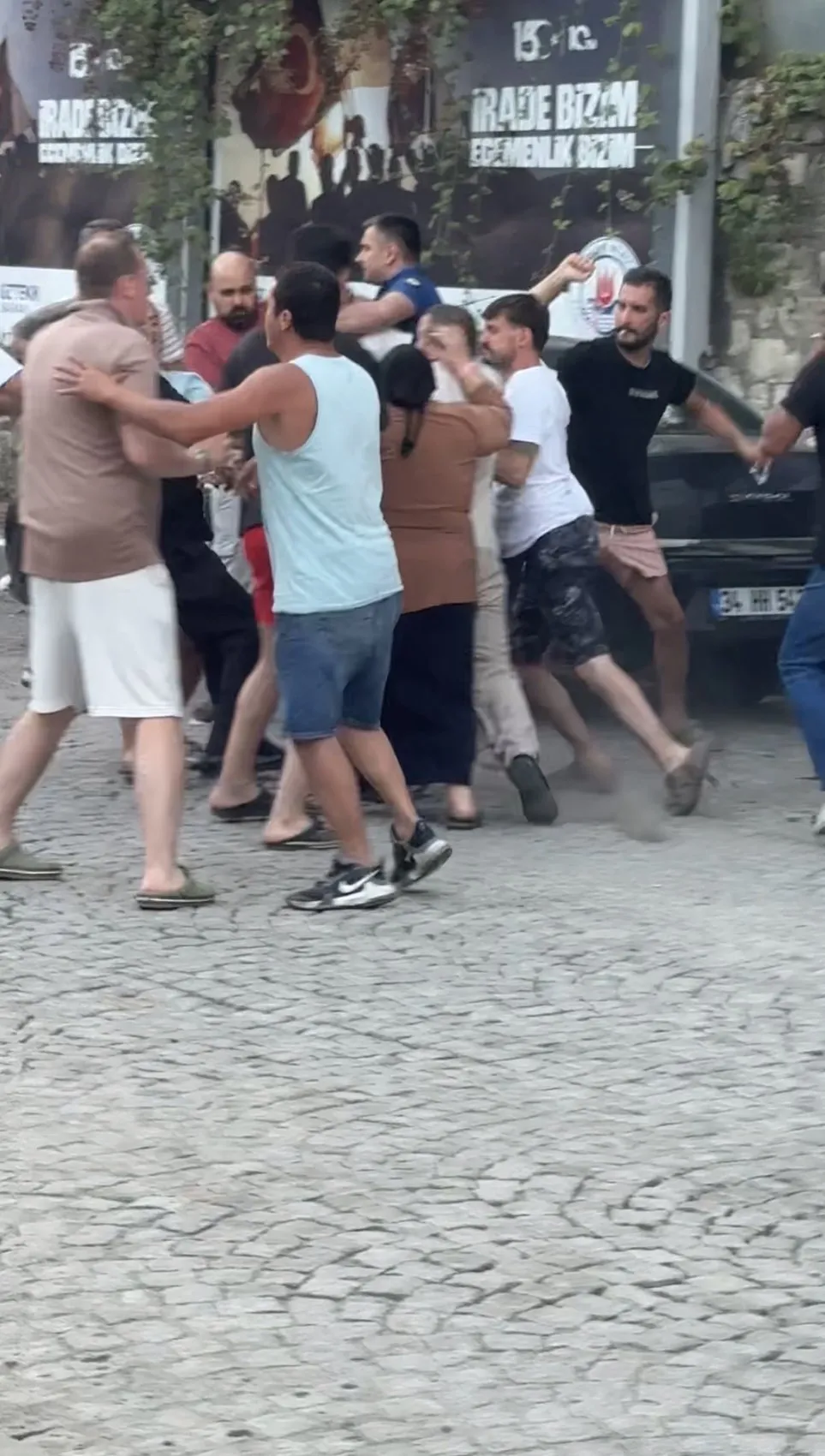 Kağıthane'de trafik kavgası kanlı bitti 4 yaralı