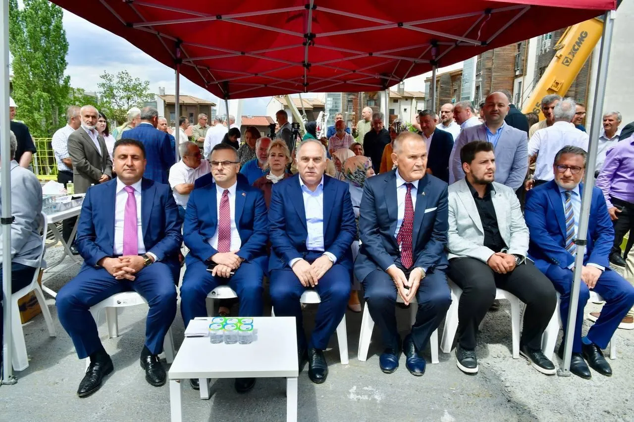 Fatih’te 900 öğrencilik yeni okul için ilk harç döküldü