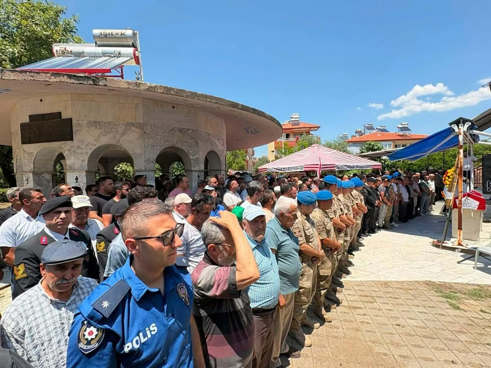 Memleketinde geçirdiği kazada yaşamını yitiren uzman çavuş son yolculuğuna uğurlandı