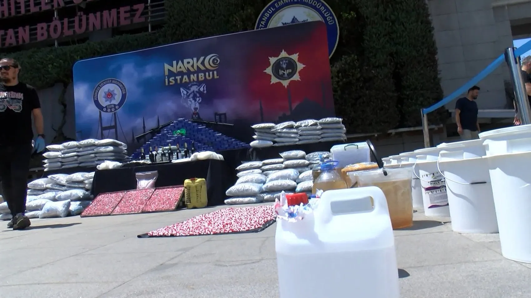 İstanbul’da dev narkotik operasyonuyla 1 ton uyuşturucu ele geçirildi