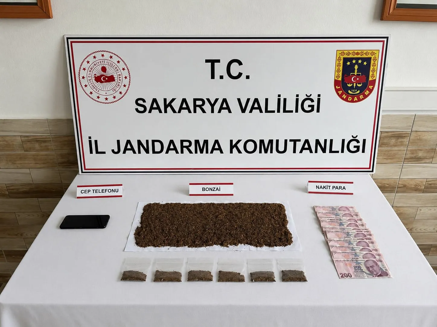 Sakarya'da zehir tacirlerine jandarma baskını