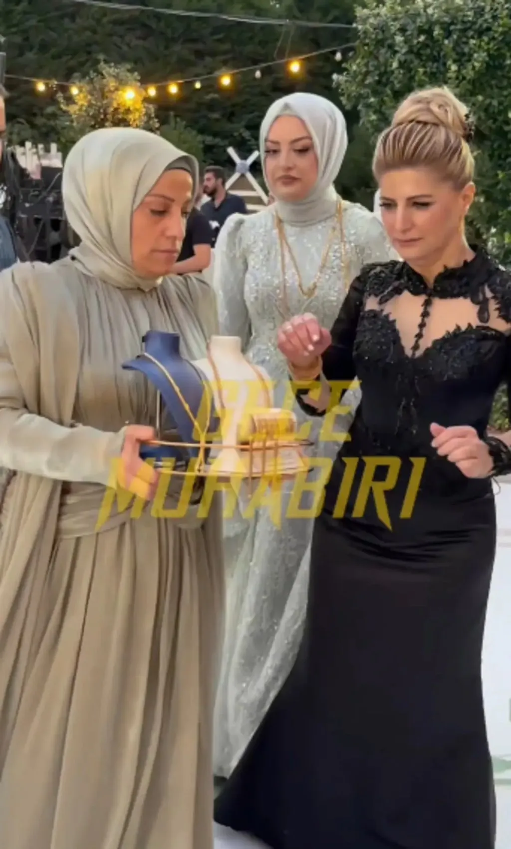 Kadir Ezildi kardeşini evlendirdi! Geline 8 bilezik 2 gelin seti taktı 3