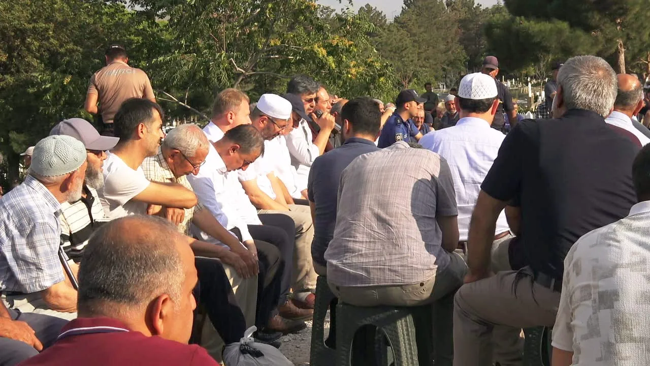 Samsun’da batan teknede hayatını kaybeden üç kişi toprağa verildi