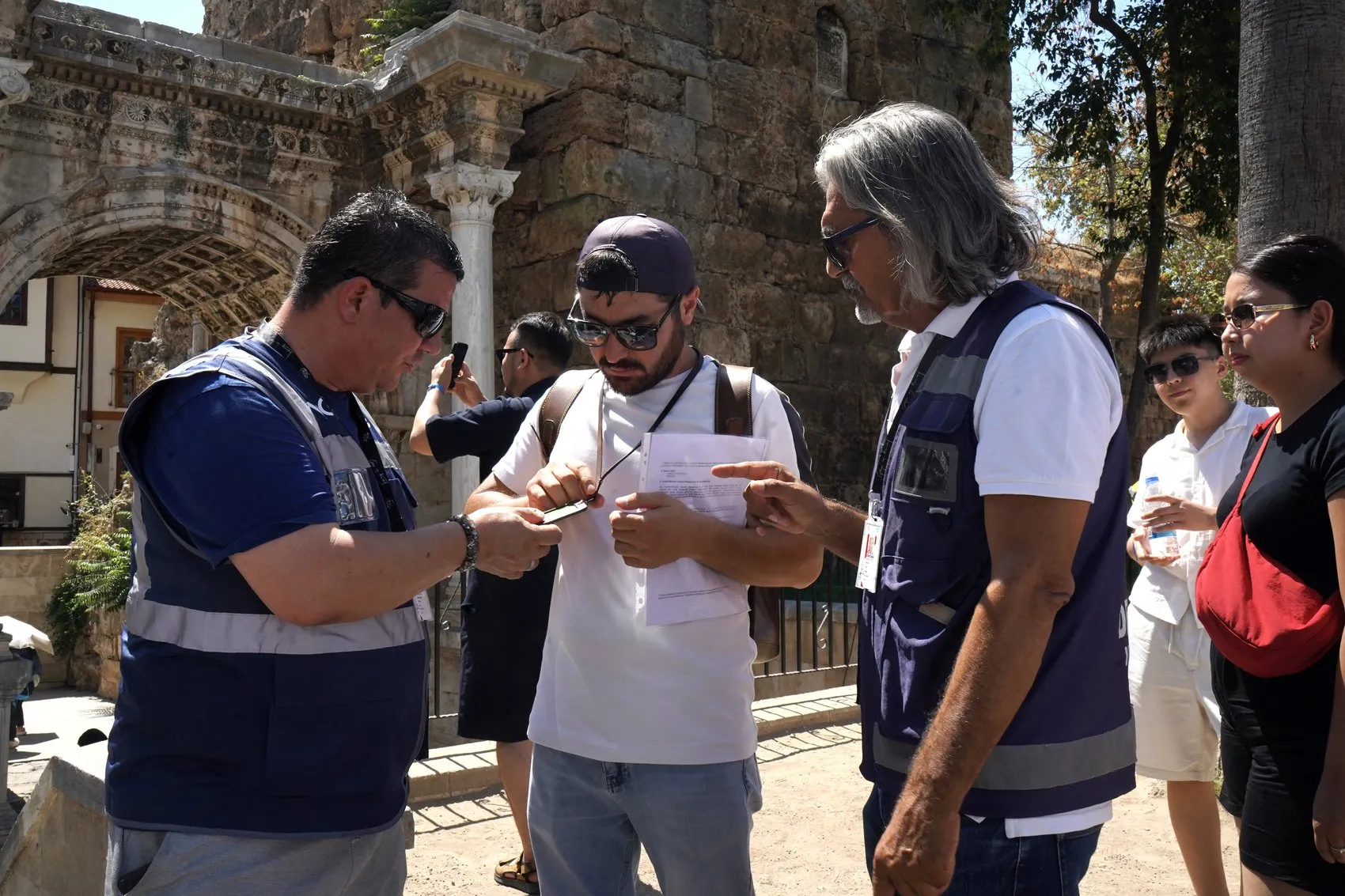 Antalya turlarında sahte rehber avı başladı