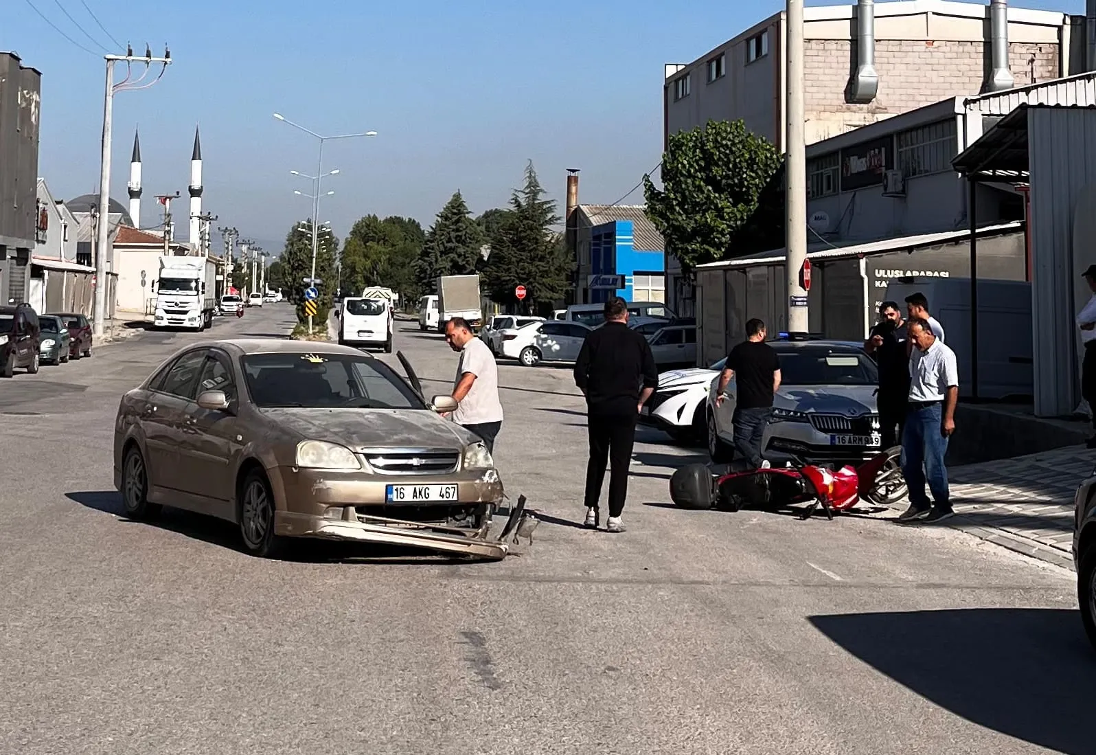 İnegöl'de dikkatsiz dönüş kazaya davetiye çıkardı