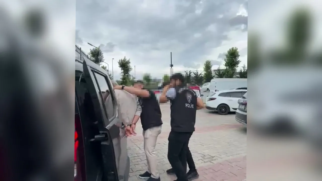 Sancaktepe’de narkotik kovalamacası Şüpheli araçlarla kaçmaya çalıştı