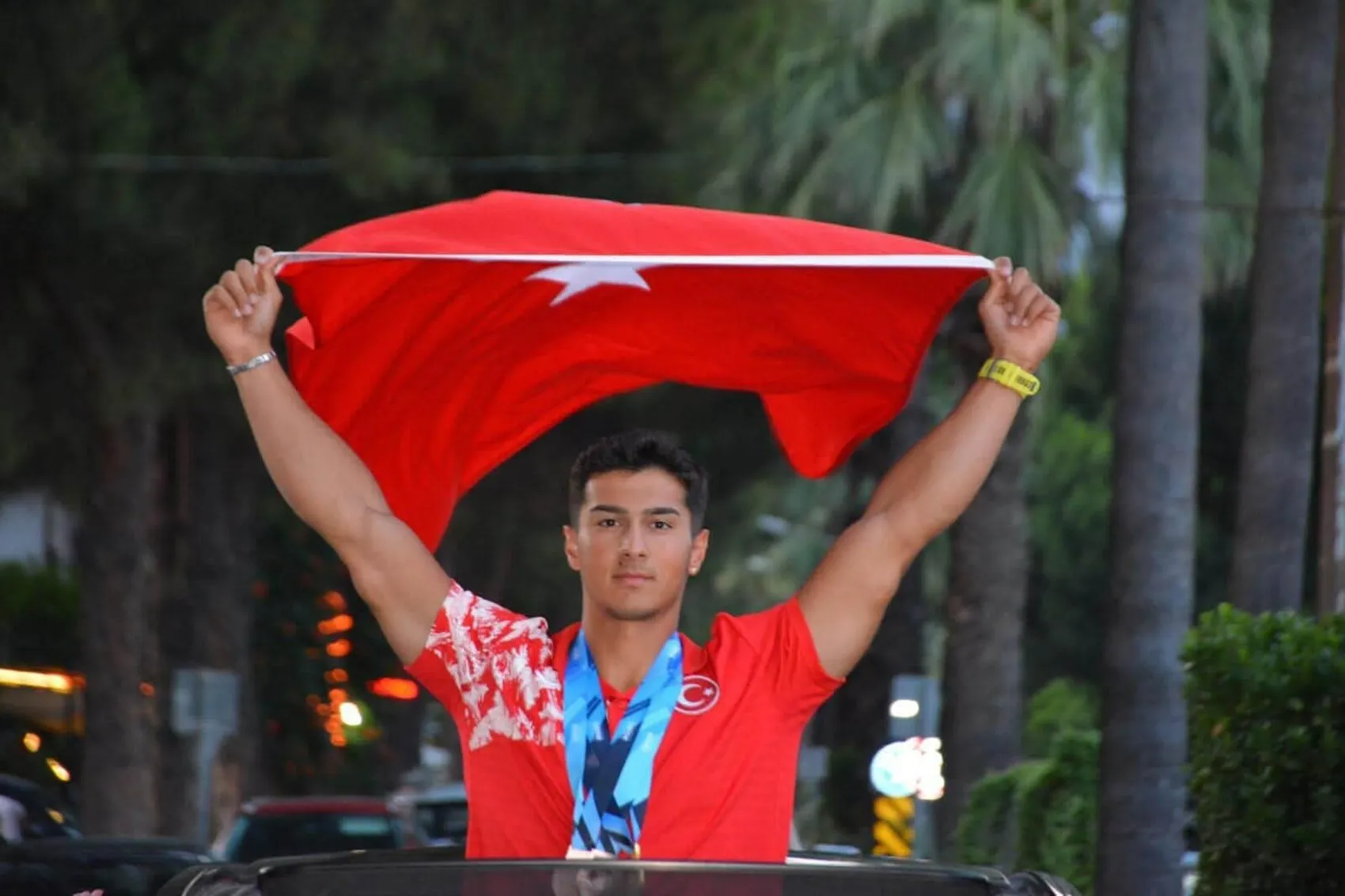 Dünya şampiyonu Rahmi Kaan Karahan Muğla'da omuzlarda karşılandı