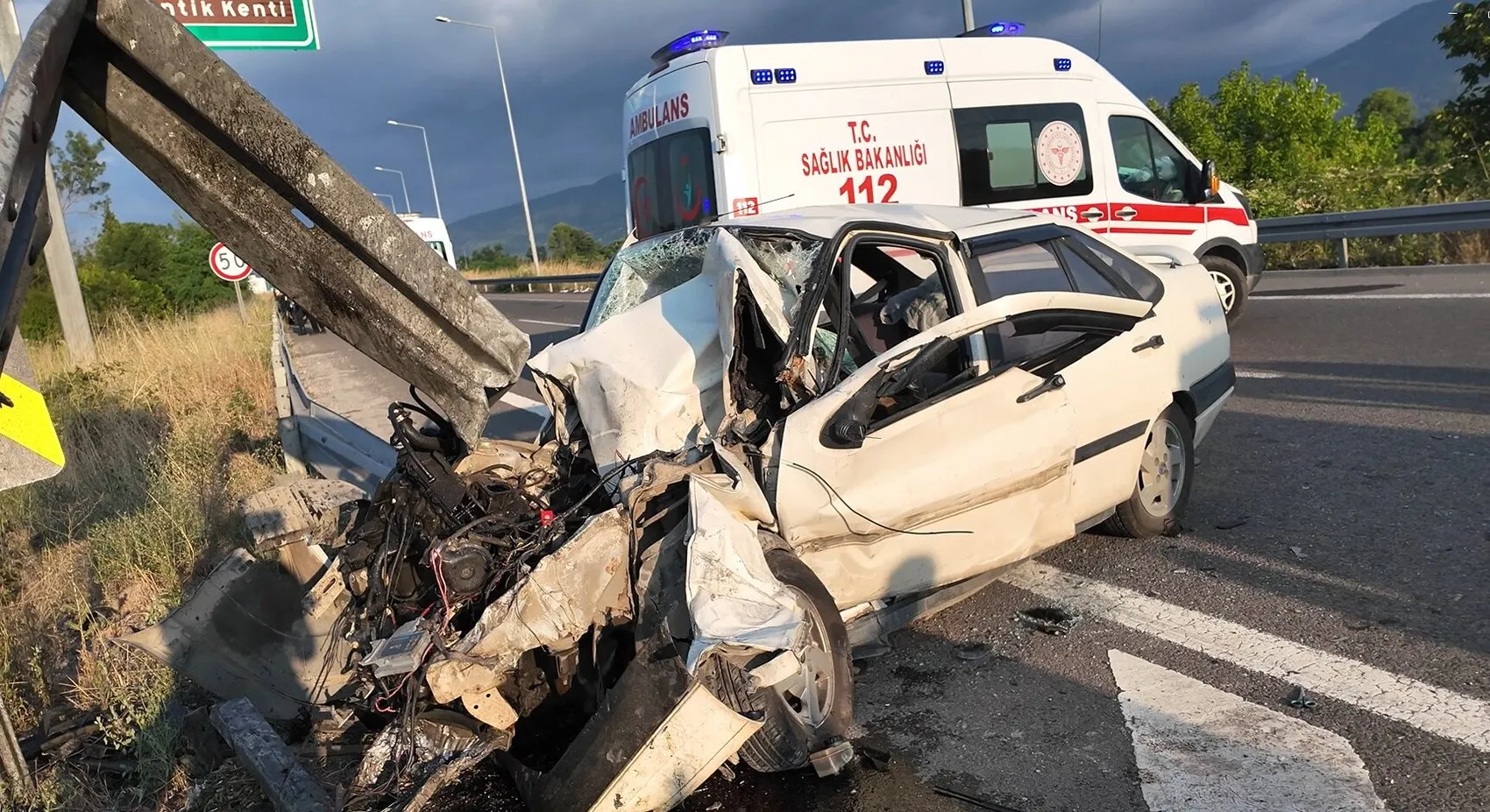 Anadolu Otoyolu’nda kaza 3 kişi yaralandı