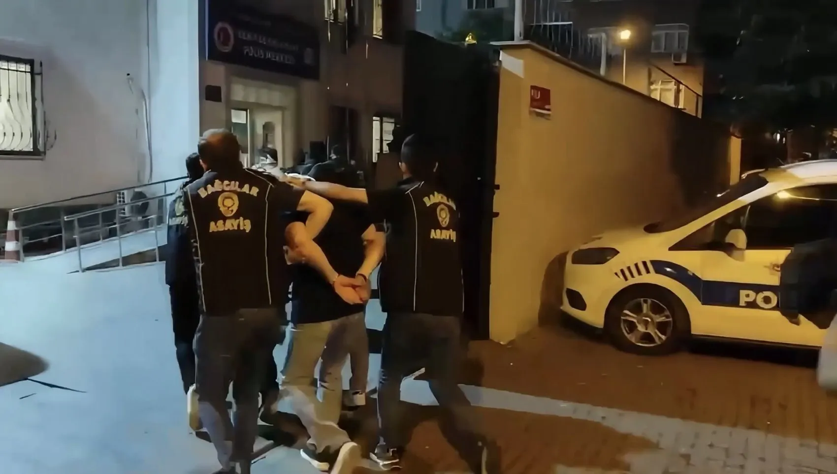Bağcılar'da polis operasyonunda işlenen büyük hata firarileri ele verdi