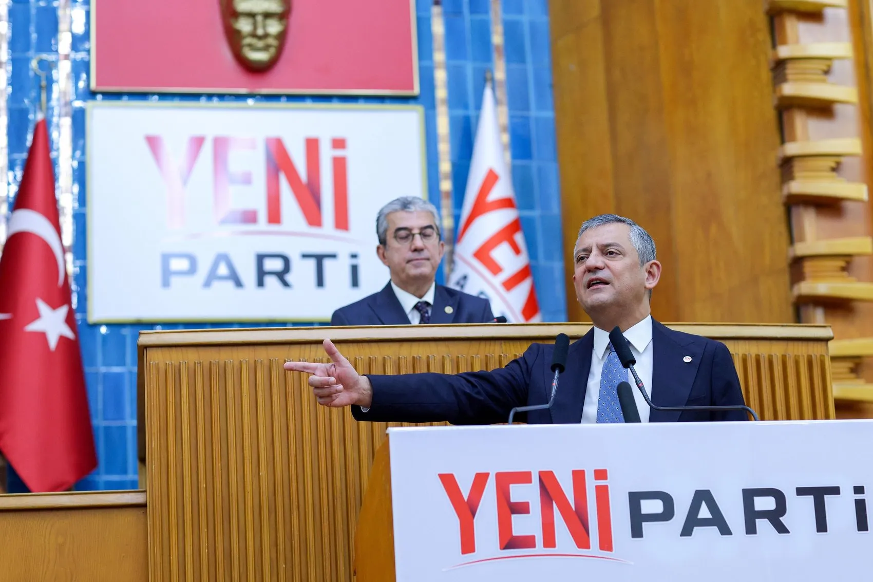 Özgür Özel yeni partinin kurulduğunu duyurdu