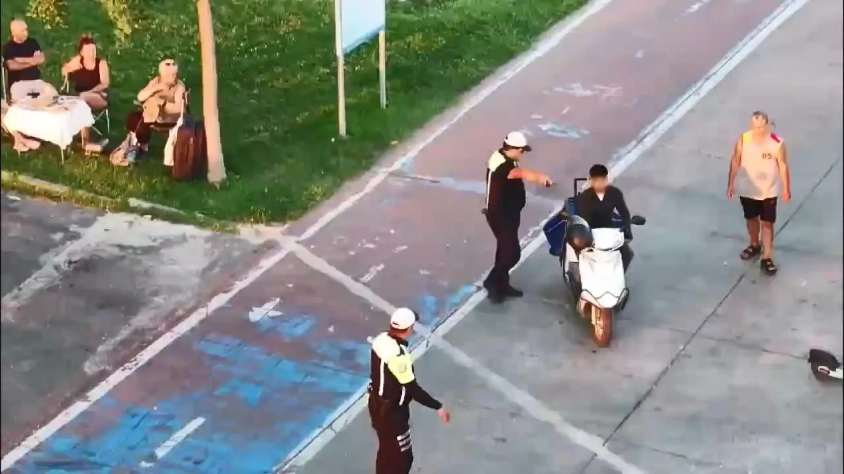 İstanbul’da yaya yoluna giren motosikletlilere dronlu takip