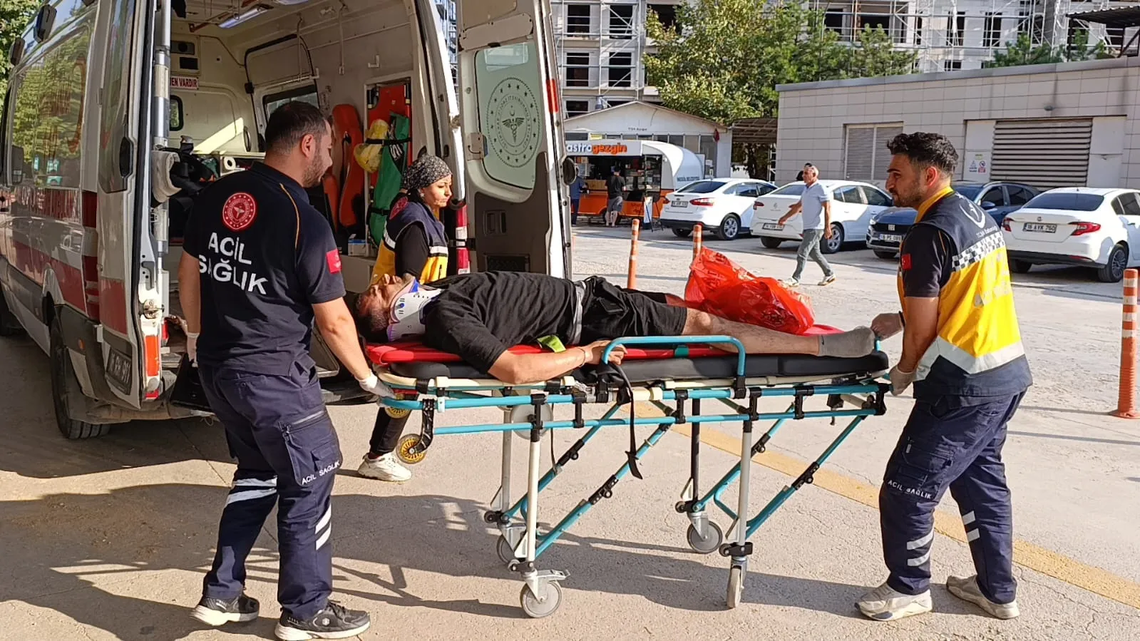 İnegöl yolunda otomobil takla attı İki sürücü hastanelik oldu