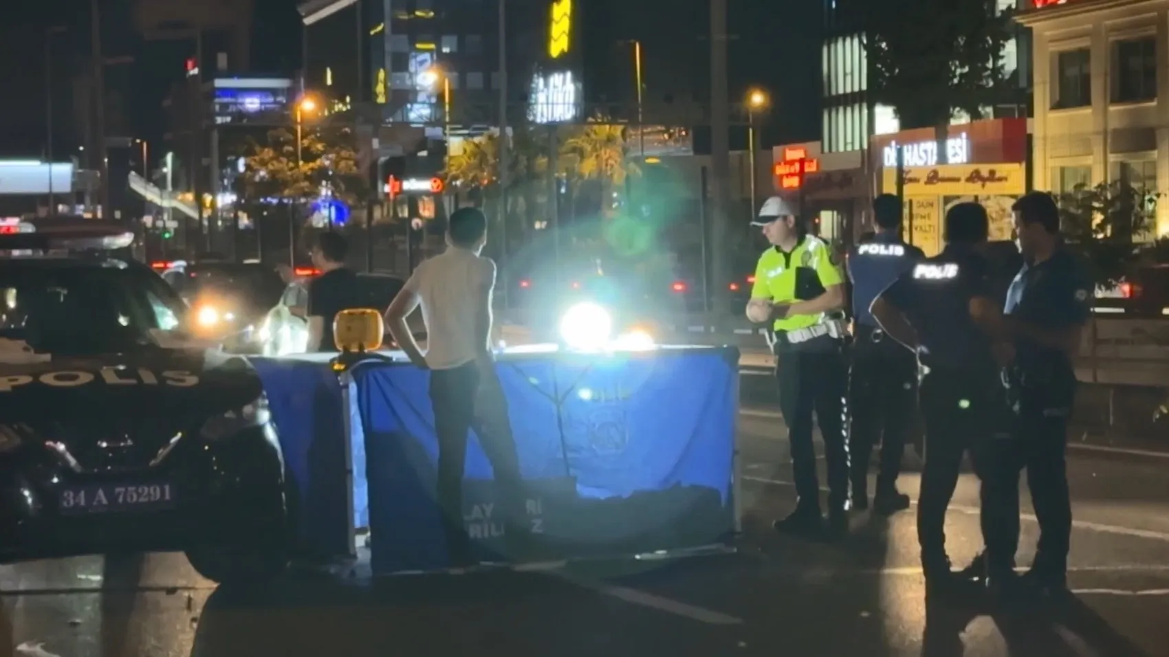 Bakırköy'de gece vakti feci kaza Bir yaya hayatını kaybetti