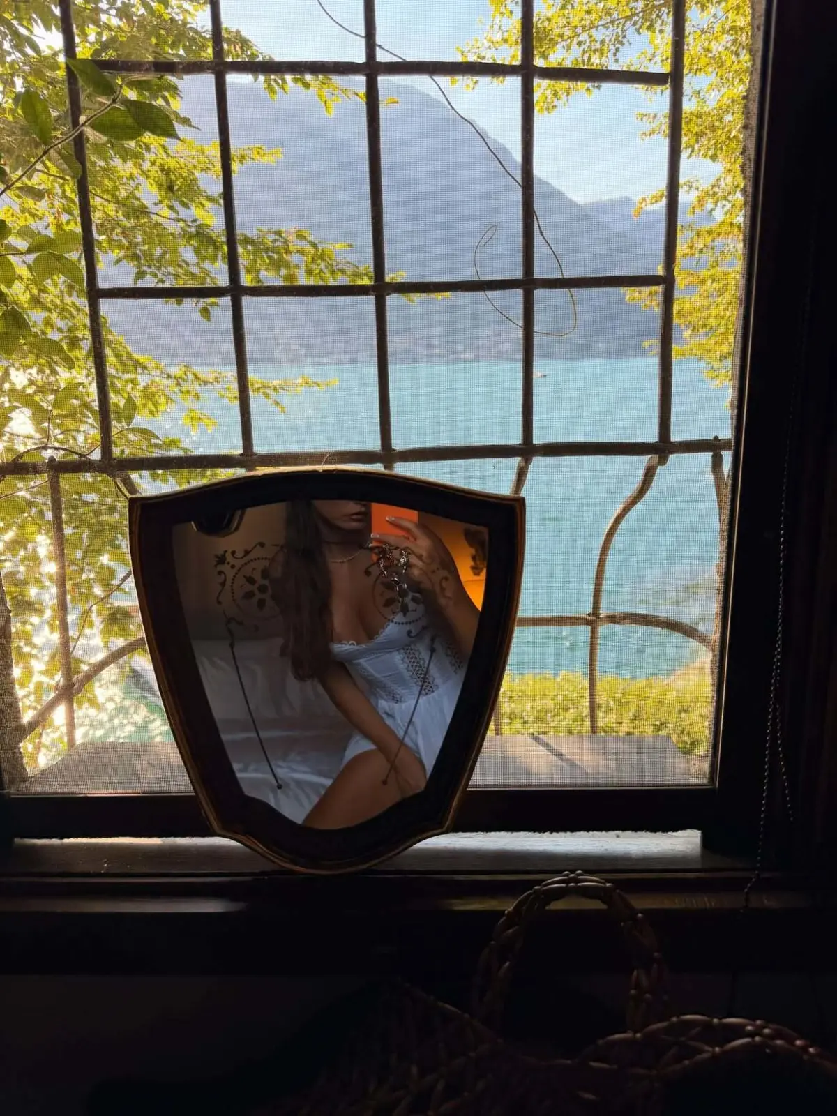 Serenay Sarıkaya dekoltesini paylaşmaya doyamadı! Tatil pozları mest etti 3