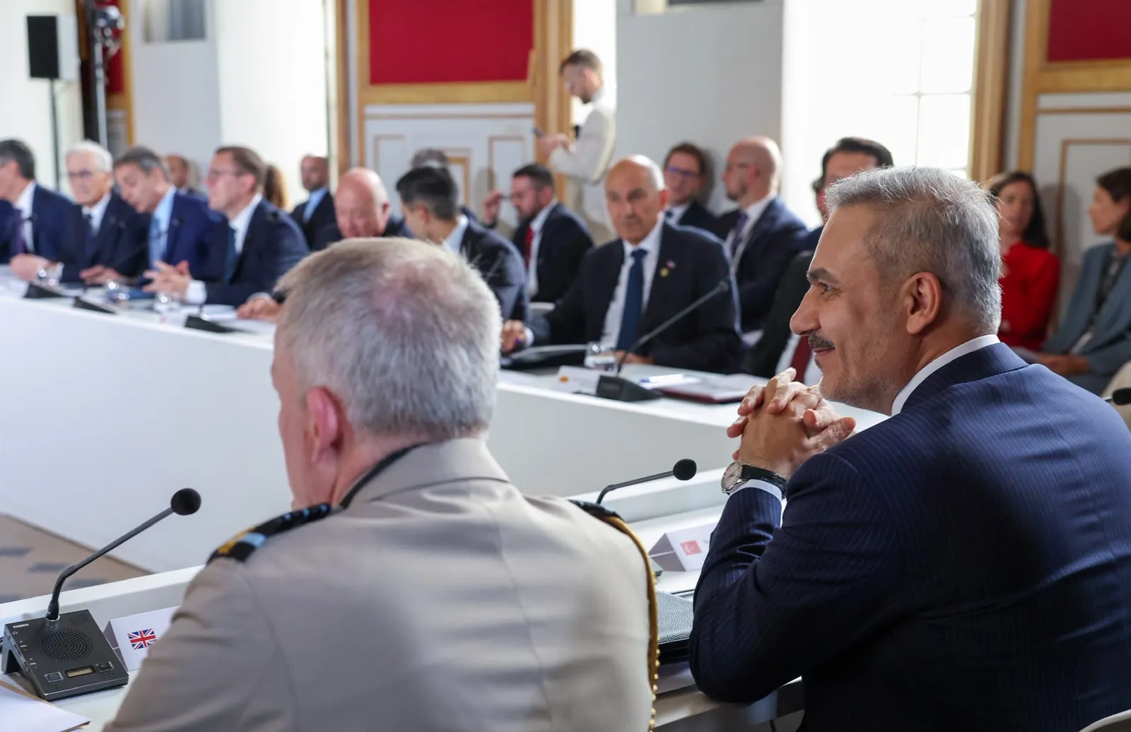 Hakan Fidan Paris'te Ukrayna için masaya oturdu