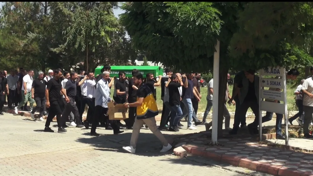 Batman mezarlığında kanlı hesaplaşma Üç kişi defnedildi