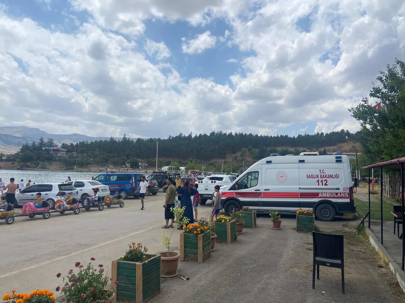 Hazar Gölü'nde batan kayıktaki 7 kişi son anda kurtarıldı