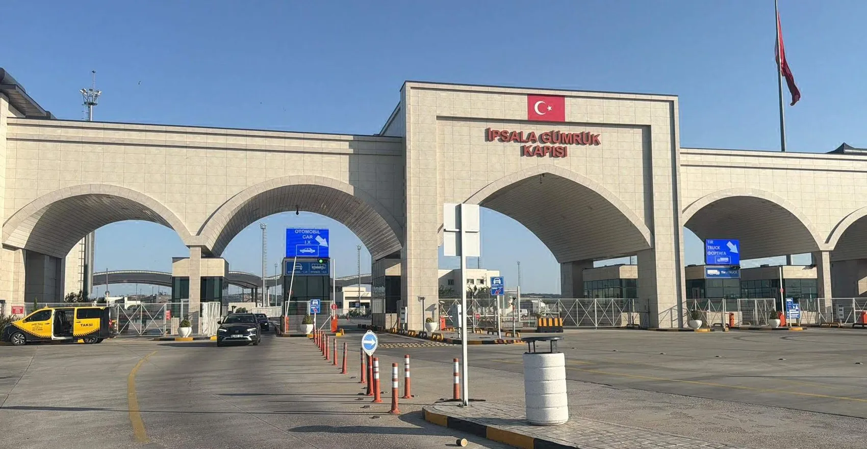 Yunanistan sınır kapılarında dört saatlik geçiş krizi