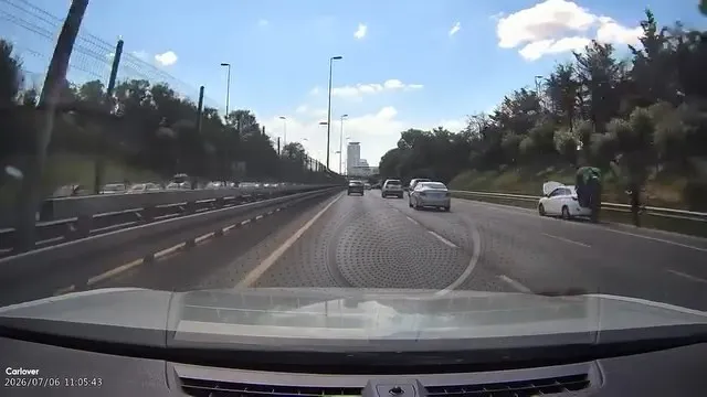 Üsküdar’da emniyet şeridi kazası kamerada