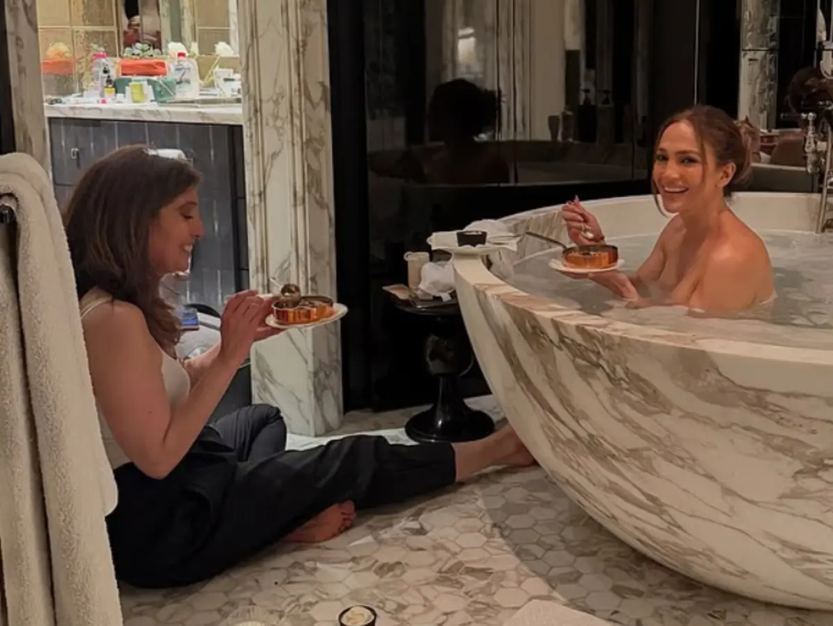 Jennifer Lopez den küvet pozuyla doğum günü kutlaması 2