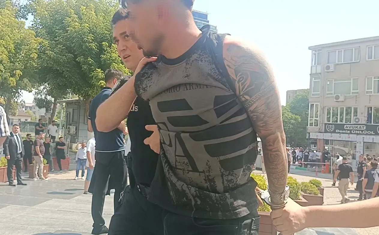 Bursa Adliyesi önünde taraflar birbirine girdi